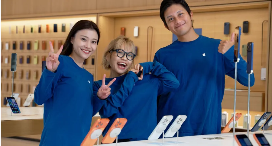 Apple employees in an Apple store