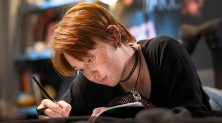 girl writing a letter