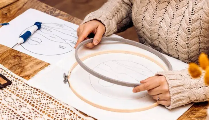 preparing a paper plate