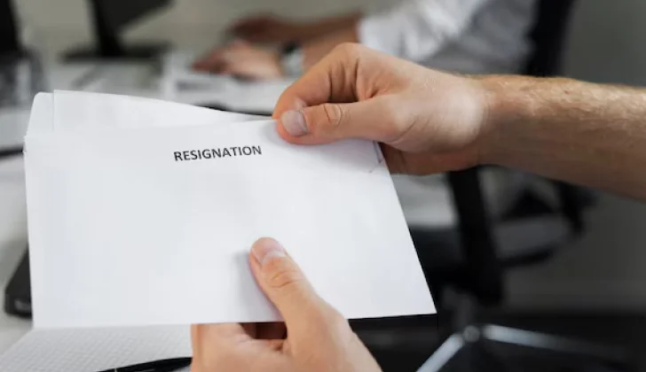 an employee writing a resignation letter