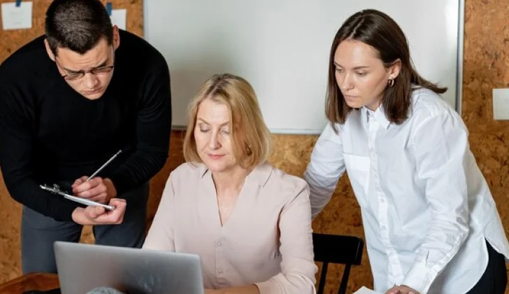 a supervisor teaching other employees about a task