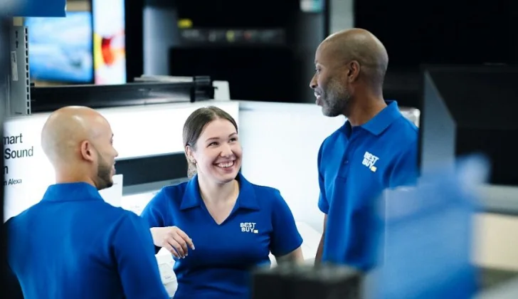 some Best Buy employees talking