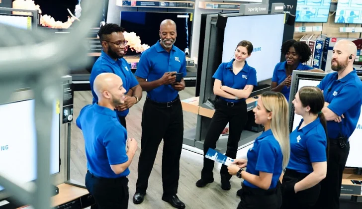 Best Buy employees talking