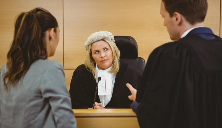 two lawyers at court