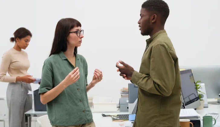 two employees having a discussion