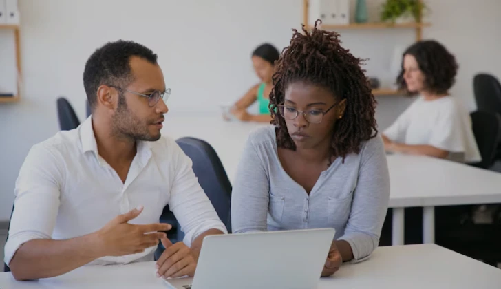 two employees talking about a task